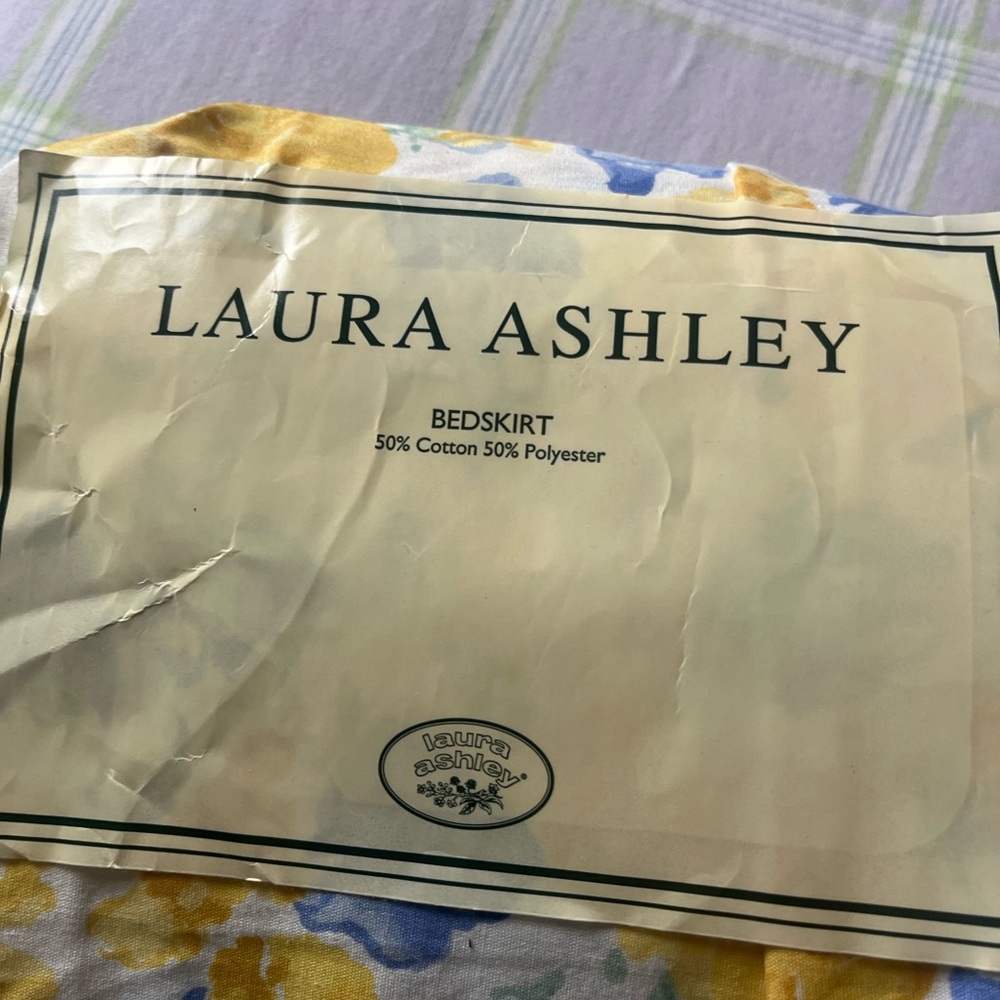 Laura Ashley Floral king bed over and Bedskirt +pillowcases